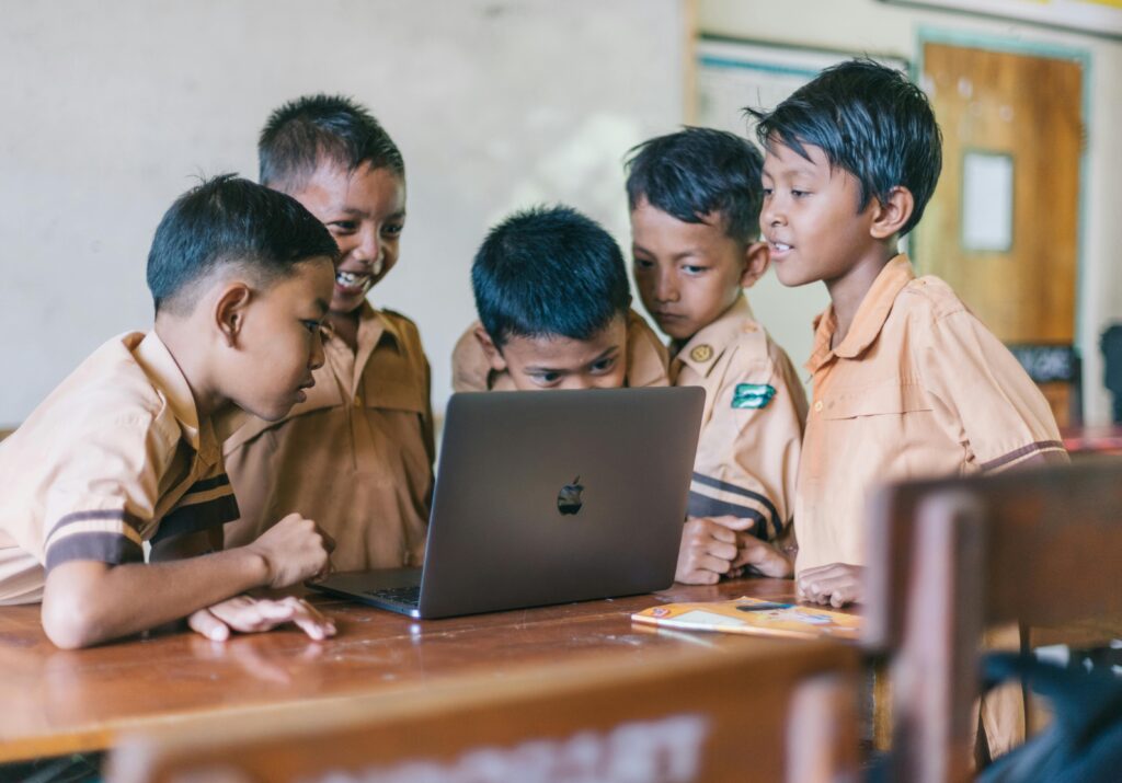 pexels panditwiguna 3401403